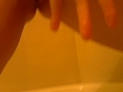 Little Tara cumming in the bathtub 16/16