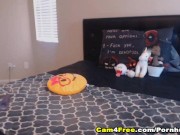 Cute Nerdy Babe Knows How To Squirt 14/16