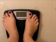 Pregnant Kristi Measures Huge Preggo Belly and Weighs 8/16