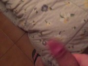 MOGLIE SI MASTURBA LUI LA SCOPA E GLI SBORRA IN BOCCA 1/16