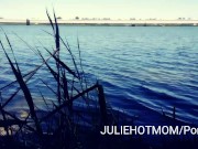 la mère baise avec son beau-fils au bord du lac. 3/16