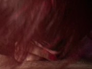 Elle ruine son orgasme, s'étale le sperm sur les seins et le fait lécher 8/16