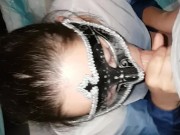 je le suce et il m'asperge de sperme