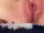 Teen girl rubbing her clit til she comes 14/16