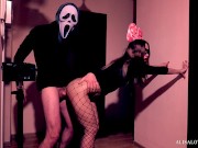 Секс Горячей Любительской Пары Перед Зекралом на Хеллоуин