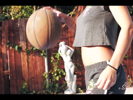 Le coach de Basketball me baise sur le terrain -French amateur Sextwoo- 66/80