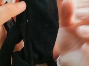 Squirt amatoriale di una figa pelosa Tettona bagnata si sditalina POV 9/16