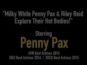 Riley reid y Penny juegan con dildo 1/16