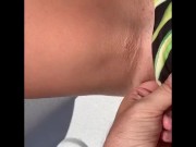 milf si masturba in pedalò 2/16