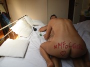 Wild Rose gioca con un dildo, fa un pompino e poi è inculata 10/16