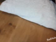 Трахаю сучку в анал и кончаю внутрь пока она смотрит лесбийское порно 16/16