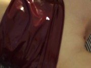 Amateur girl fingering till orgasm and cumming on her latex skirt 9/16