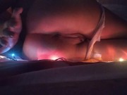 Маленькая шлюшка играет со своей попой на Рождество 12/16