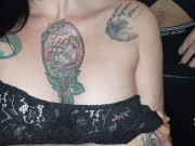 Alla milf tettona le scopano l'ascella 4/16