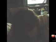 Me chupa la pija mientras miro UFC