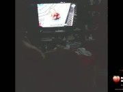 Me chupa la pija mientras miro UFC 8/16