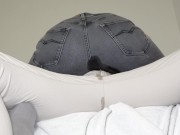 cette salope fait pipi sur moi dans son jean sans prévenir 3/16