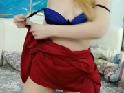 Сексуальная девушка в бордовой одежде, без трусиков, жутко возбужденная 6/16