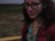 En público agarrando tetas pequeñas en la calle 1/16