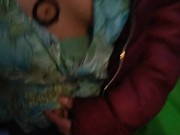 En público agarrando tetas pequeñas en la calle 16/16
