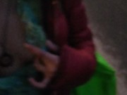 En público agarrando tetas pequeñas en la calle 6/16