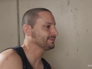 Jolla seduce a un hombre gay casado con su magia sensual 4/16