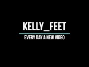 Студентка в носках показывает стопы и доминирует 1/16