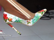 Office Domina: Blick nach unten, mein notgeiler Nylon-Bürosklave! 9/16