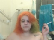 Smoking fetish Bee smoked in the tub 2 9/16