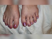 19 YEAR OLD GIVES FOOTJOB 16/16