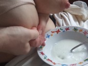 Доение сисек.Брызги молока. .Лактация 12/16