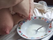 Доение сисек.Брызги молока. .Лактация 5/16