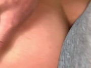 Il me gicle dans la chatte et joue au gynéco avec son speculum 12/16