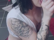 Elle me rejoint pour me tailler une pipe après les cours et prendre sa faci 9/16