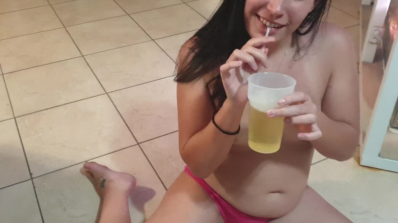 Drinking Urine Of Mia Khalifa - drinking piss in glass through straw - RedTube