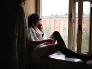 Трахнул ее на подоконнике и кончил на трусики. Коронавирус! Сидим дома! 1/16