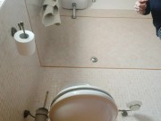 tienimi compagnia mentre sono seduta sul wc 1/16