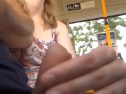 Süßes Teenymädchen fängt im BUS an meinen Schwanz zu lutschen 1/16