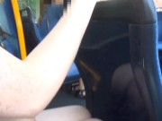 Süßes Teenymädchen fängt im BUS an meinen Schwanz zu lutschen 13/16