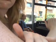 Süßes Teenymädchen fängt im BUS an meinen Schwanz zu lutschen 14/16