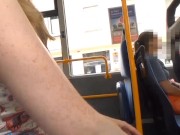 Süßes Teenymädchen fängt im BUS an meinen Schwanz zu lutschen