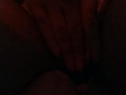 Je me masturbe le clitoris à côté de mon beau-père ! 7/16