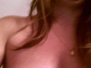 La tua bella mamma italiana si mette una mano nel culo e squirta 16/16