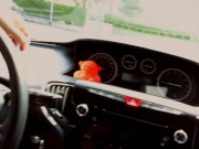 La matrigna italiana si masturba in macchina mentre porta il figliastro a scuola 12/16