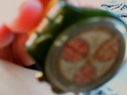 La matrigna italiana si masturba in macchina mentre porta il figliastro a scuola 14/16