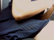 La matrigna italiana si masturba in macchina mentre porta il figliastro a scuola 2/16