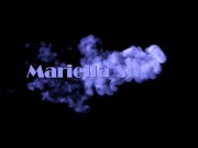 Gepiercte Latexschlampe bläst in Handschellen! 1/16