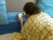 Ебля девушка, пока она смотрит порно.  1/16