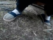 МАМКА ДРУГА С БОЛЬШОЙ ЗАДНИЦЕЙ ПИСАЕТ И ДЕЛАЕТ МИНЕТ  НА ПРИРОДЕ 1/16