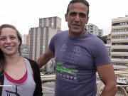 safada encontra ator pornô na rua, leva pra casa e se acaba na pica 3/16